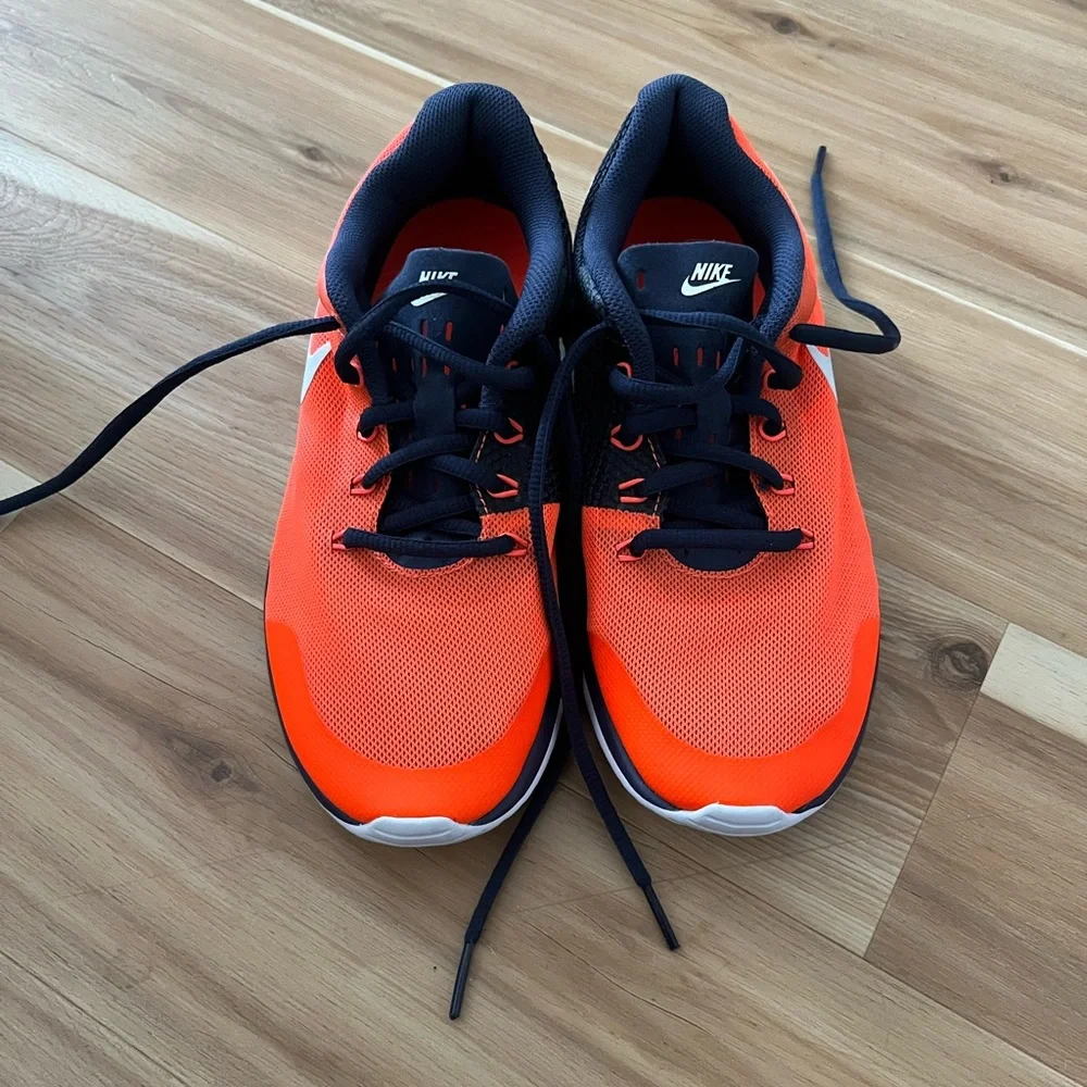 Nike youth / kids sneakers